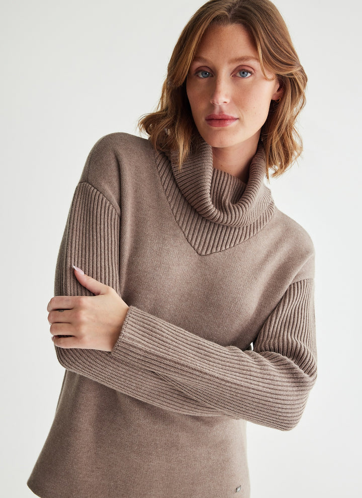 Fig Women's Luna Turtleneck Sweater