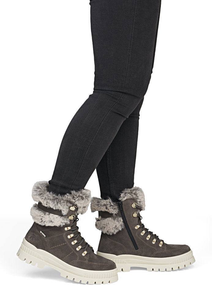 Revolution Women&