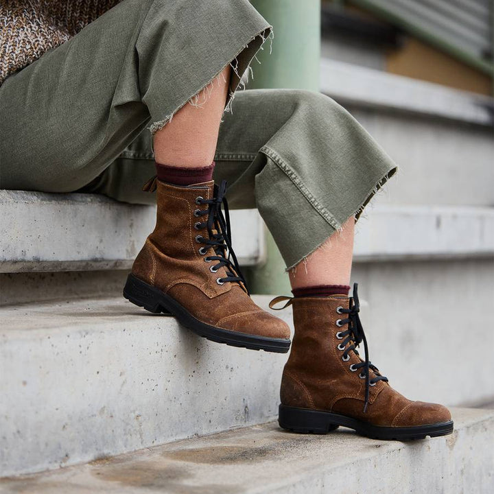 Blundstone Original 2532 Tall Lace Up Tobacco Suede Boot